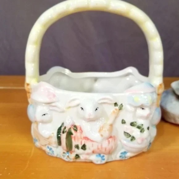 Vintage Bunny Handled Ceramic Basket - Picture 4 of 8